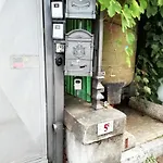 Charming In - 70 M² - Parking Included 아파트 *