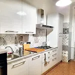 Charming In - 70 M² - Parking Included 아파트 제노바
