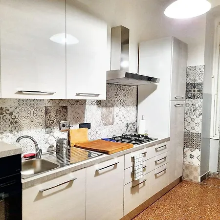 Charming In 70 M² Parking Included Lägenhet Genua