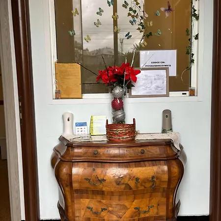 Charming In 70 M² Parking Included Lägenhet Genua