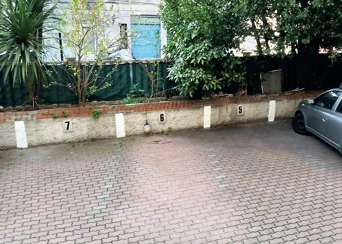 Charming In - 70 M² - Parking Included Apartmán