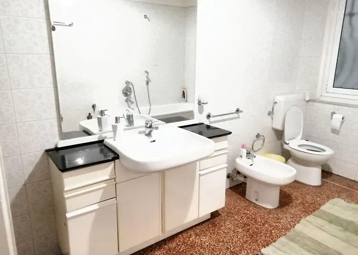 Charming In - 70 M² - Parking Included Janov