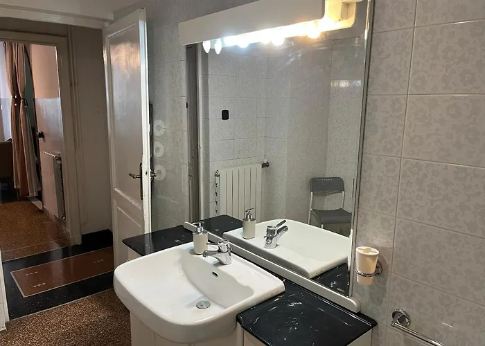 Charming In - 70 M² - Parking Included Apartmán