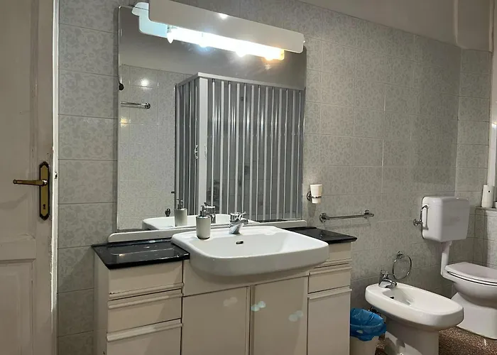 Charming In - 70 M² - Parking Included Apartmán