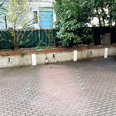 Charming In - 70 M² - Parking Included Apartament