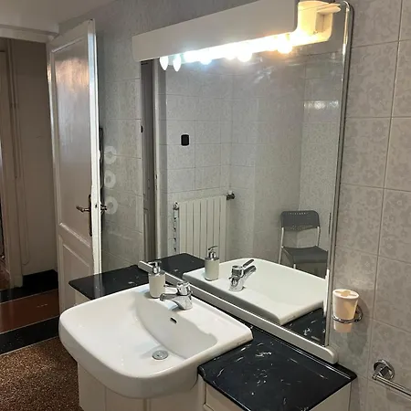 Charming In - 70 M² - Parking Included Apartament