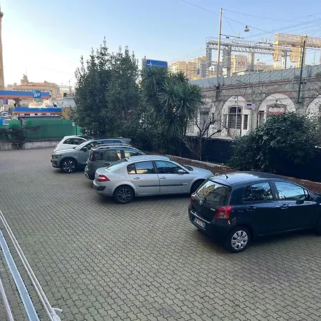 Charming In - 70 M² - Parking Included Apartament *